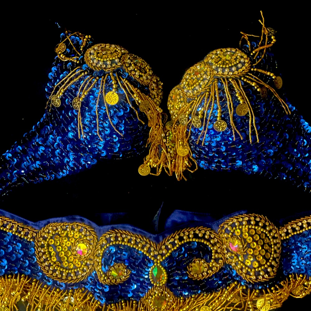 Bellydance bra and belt size Large belt and 38D bra